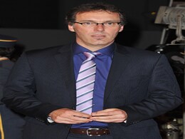 France's soccer coach ducks race-row France's soccer coach ducks race-row